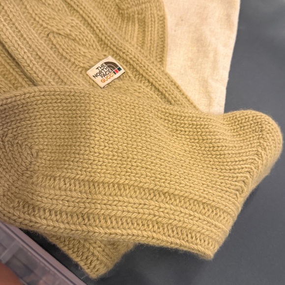 Gucci X The North Face collab cable knit socks nwt
